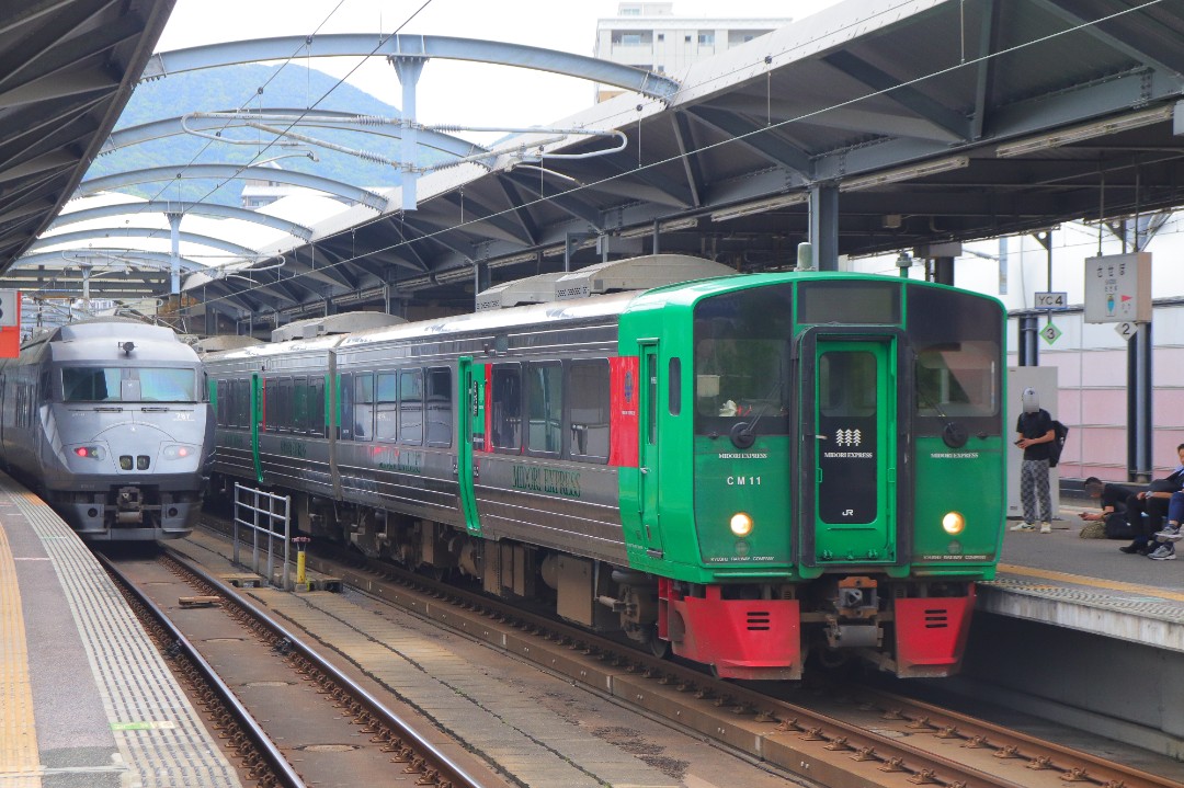 CM15CM24K03's tweet photo. 2026年4月29日㈬
4032M　783系CM11編成

GW陶器市臨の影響により
のりばを②に変更

#783系 #番線変更 #佐世保駅 #783系CM11編成 #4032M #特急みどり号 #みどり32号 #MIDORI_EXPRESS #貫通顔かわいい #787系 #787系BM14編成 https://t.co/M8VlDGyTC2