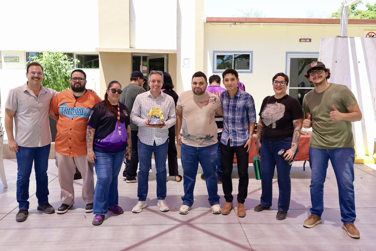 DelValleColosio's tweet image. Se pusieron buenas las retas de #SmashBros en la #CapCup en #Hermosillo. 🎮🔥

Siempre es un gusto apoyar eventos que impulsan el talento y las habilidades de las y los #jóvenes, además de fomentar la sana #convivencia y espacios de #paz y #bienestar. 🙌

Hoy arrancó el torneo y