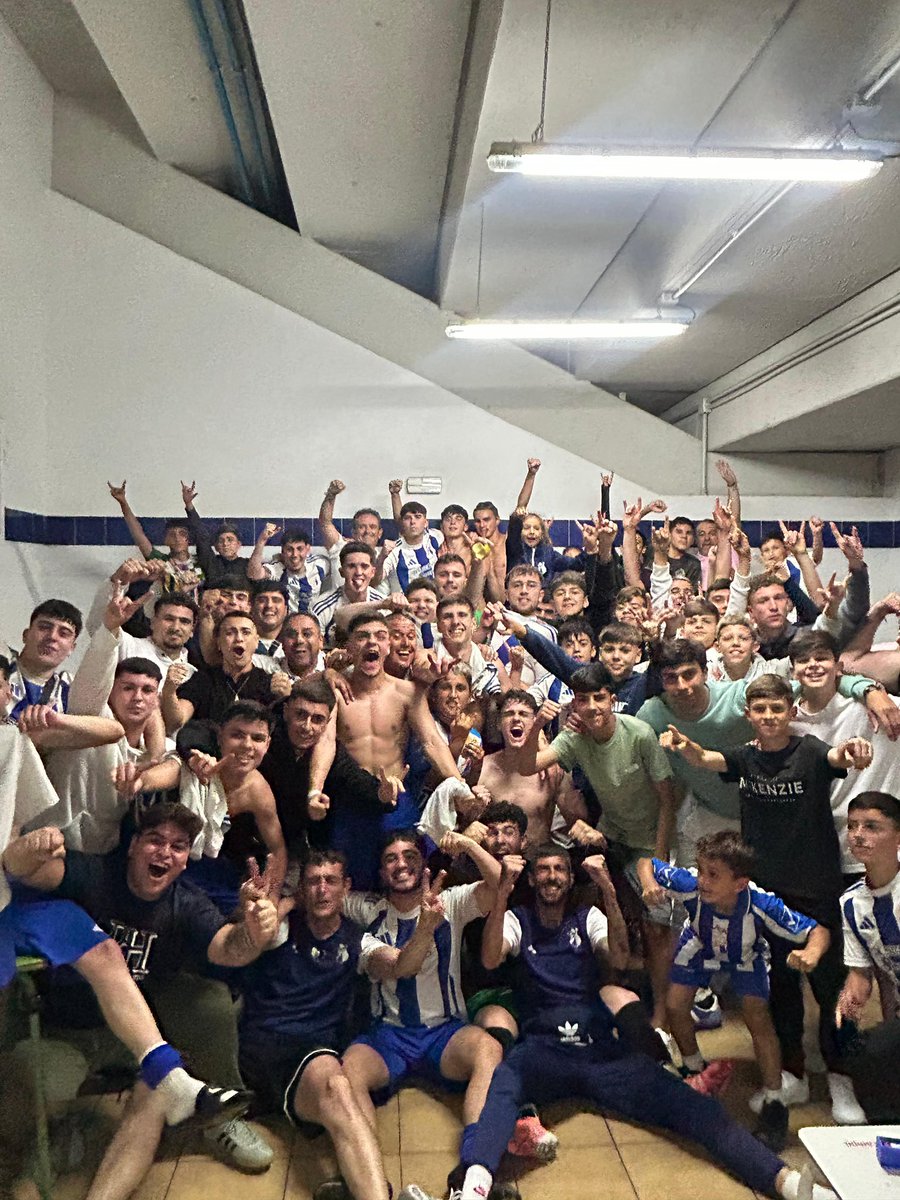 santiponce1964's tweet image. ¡Victoria de mucho mérito de nuestro Juvenil ante el Triana!

Desde el minuto 1 hasta el 90, el encuentro fue intensísimo, muy disputado y lleno de entrega, esfuerzo y compromiso por parte de nuestros jugadores. 

#Juvenil #Victoria #Partidazo #VamosEquipo #UnClubConHistoria