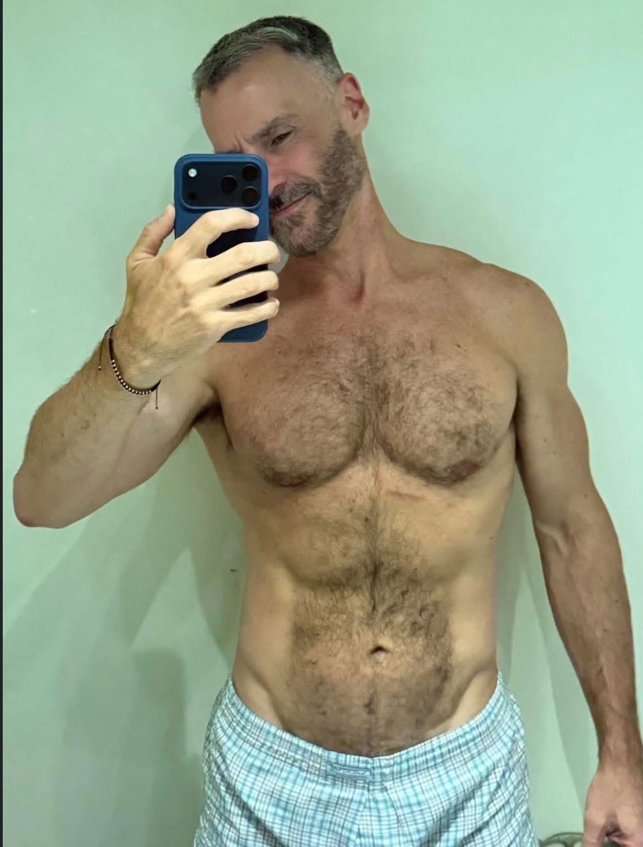 Hot Asian man for hairy daddy tweet media