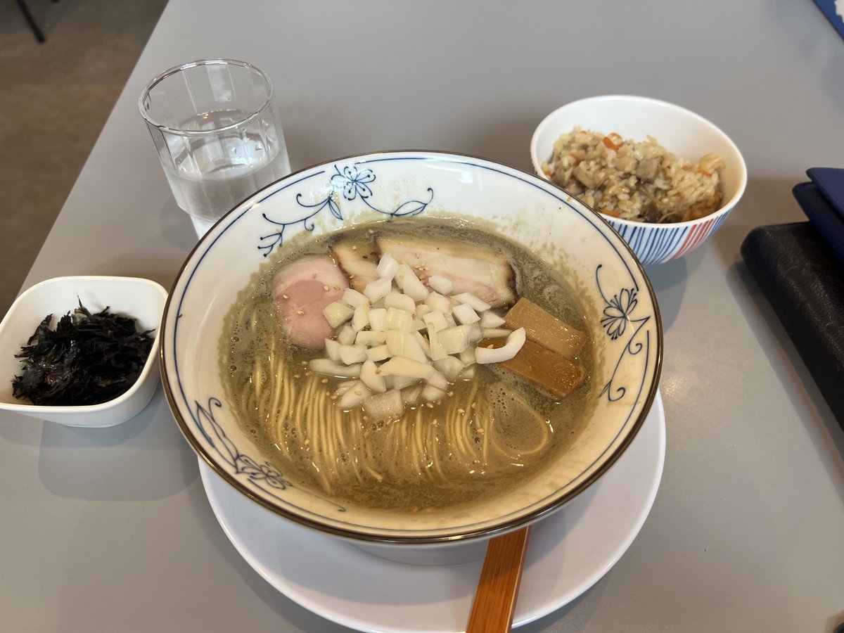 883n8's tweet photo. ちっきんさん

特濃
炊き込みご飯

アサリと悩みながらも
やっぱり特濃🥳

相変わらずの美味しさに大満足🙂‍↕️
しっかり味のついた炊き込みご飯も
めちゃくちゃ美味しい
ご馳走様です☺️ https://t.co/KGpS55eS3Y
