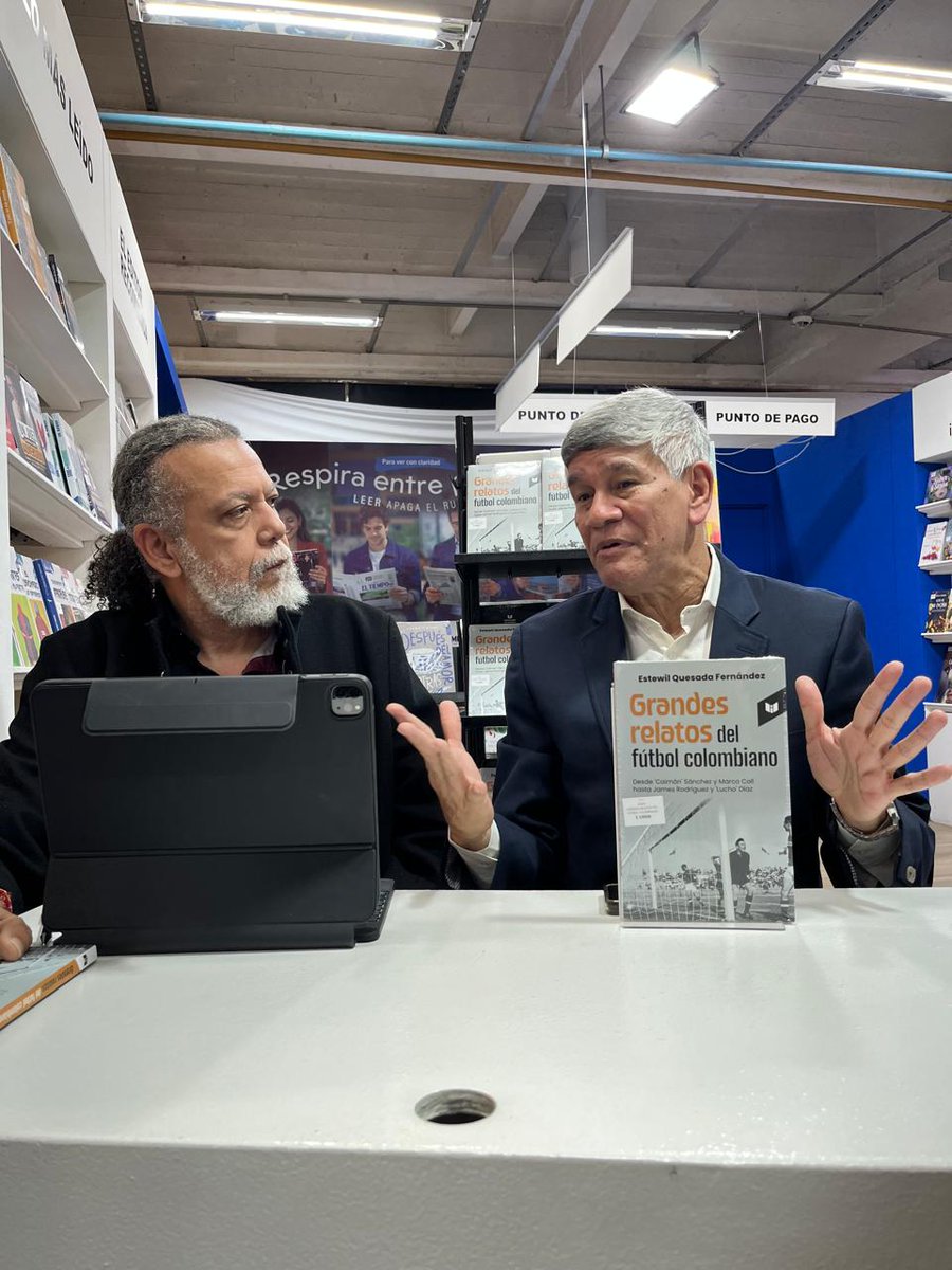 EstewilQ's tweet photo. Agradezco a @PLinero por compartir en este lanzamiento de mi más reciente libro 'Grandes relatos del fútbol colombiano', que @IntermedioCol presentó hoy en la @FILBogota. Ameno e interesante conversatorio con un periodista que ama al fútbol y a las palabras.
Gracias, mi hermano! https://t.co/KSpMKudCy1