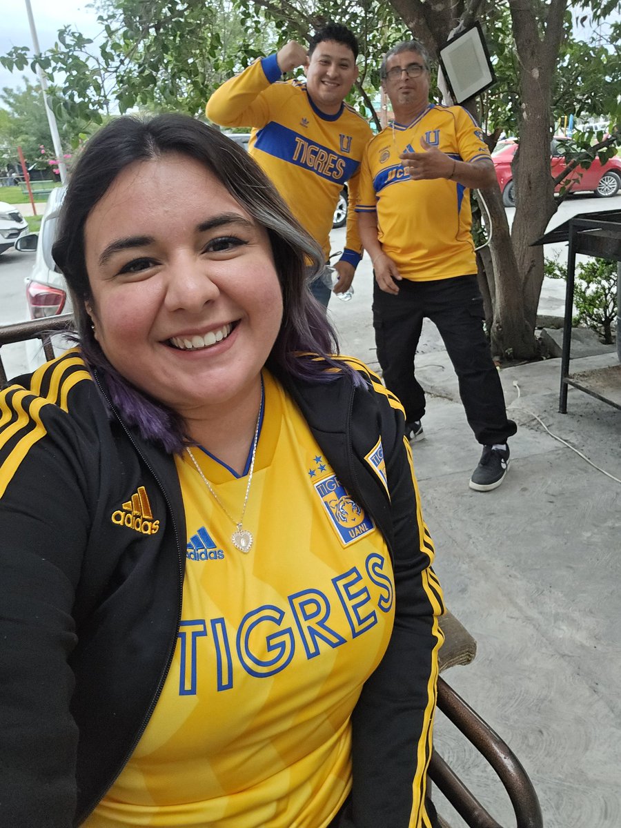 RomeroMadia's tweet photo. Vamos los tigres 💛💙 @AztecaDeportes #SábadoAzteca #FUTAZTECA https://t.co/djp5Sf9w9o