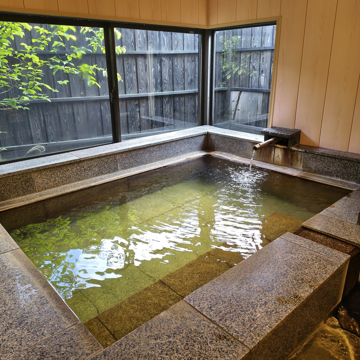 tuufuu's tweet photo. あその旅宿　鷹の庄
お部屋は全て一軒家で温泉付き、単純泉（低張性・弱アルカリ性・高温泉）、こちらの宿も良いお料理でした。 https://t.co/J1U3uIDJ49