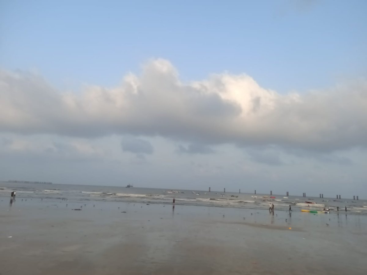 jugender10's tweet image. #beach #juhu #sea #life