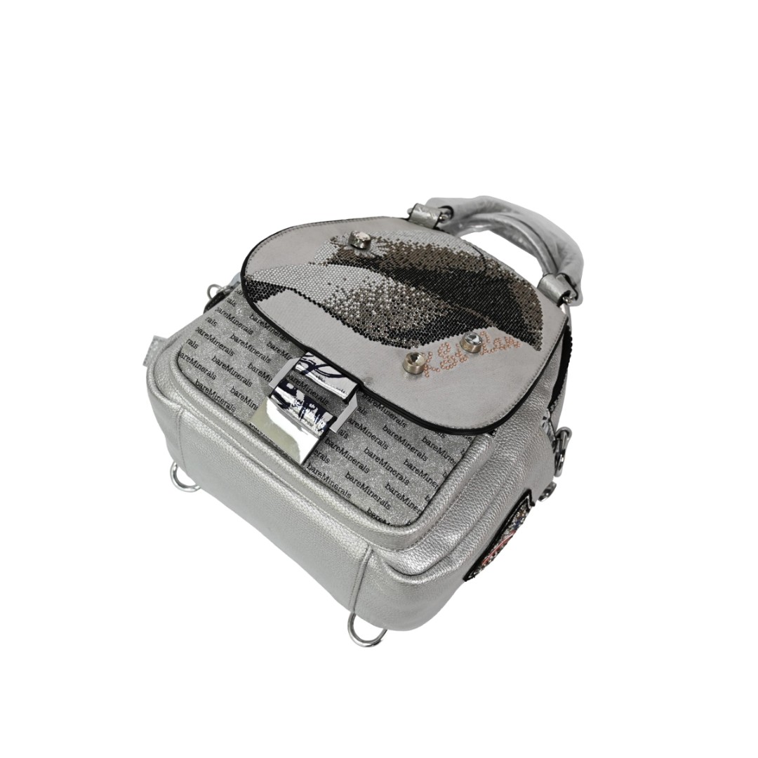 LixunBags's tweet image. This silver sequin flap bag
You can carry it as a handbag, crossbody, or backpack.
We support custom design, OEM/ODM —
direct factory, send us your inquiry!
#SequinBag  #CustomBags #OEMODM #HandbagSupplier #BagFactory #fyp
👉 : lixunbags.com
📧 : 1216801868@qq.com