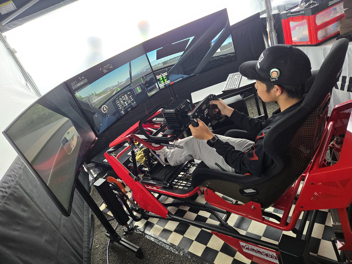 rie0123_51847km's tweet photo. #FANATEC で走れるのが嬉しい
#BRIDESTONE
#SUPERGT https://t.co/3CpVfpHkuF