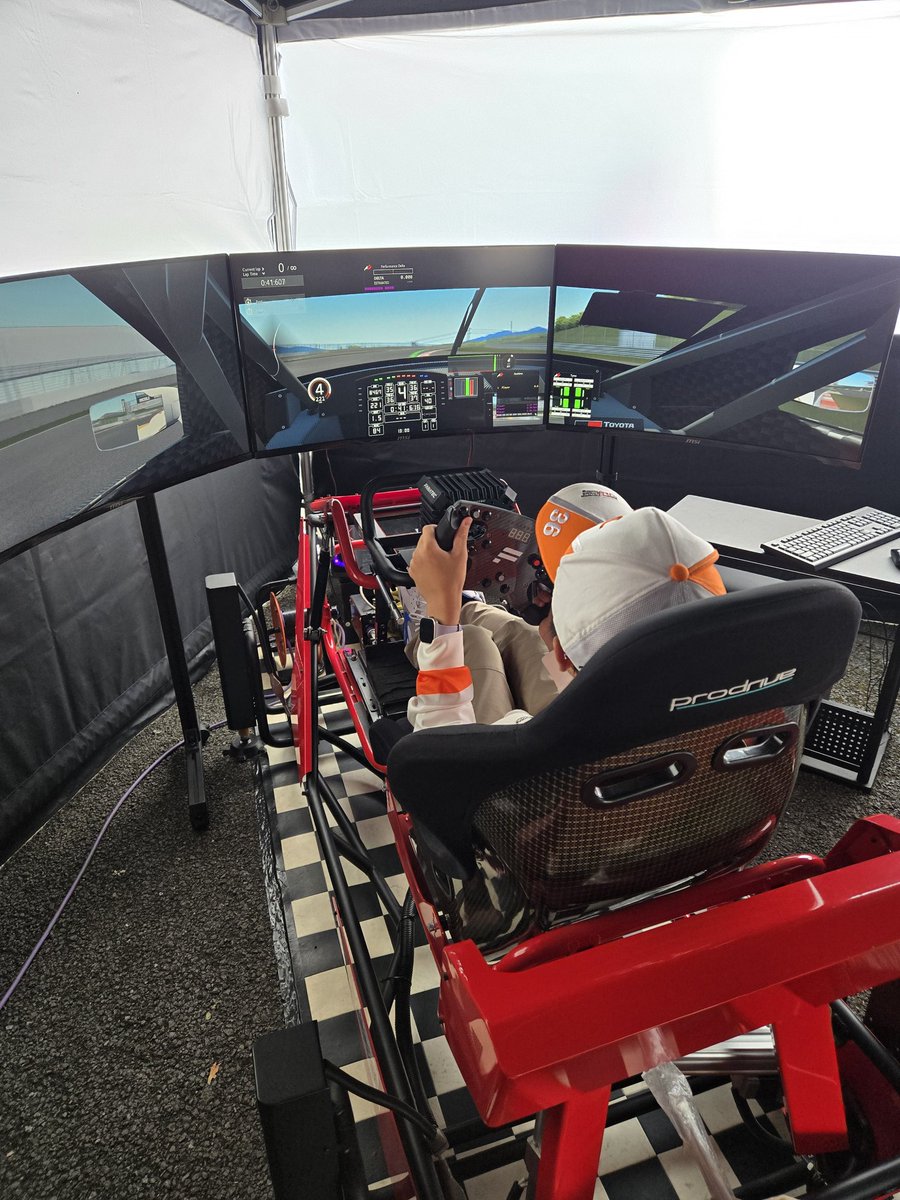 rie0123_51847km's tweet photo. #FANATEC で走れるのが嬉しい
#BRIDESTONE
#SUPERGT https://t.co/3CpVfpHkuF