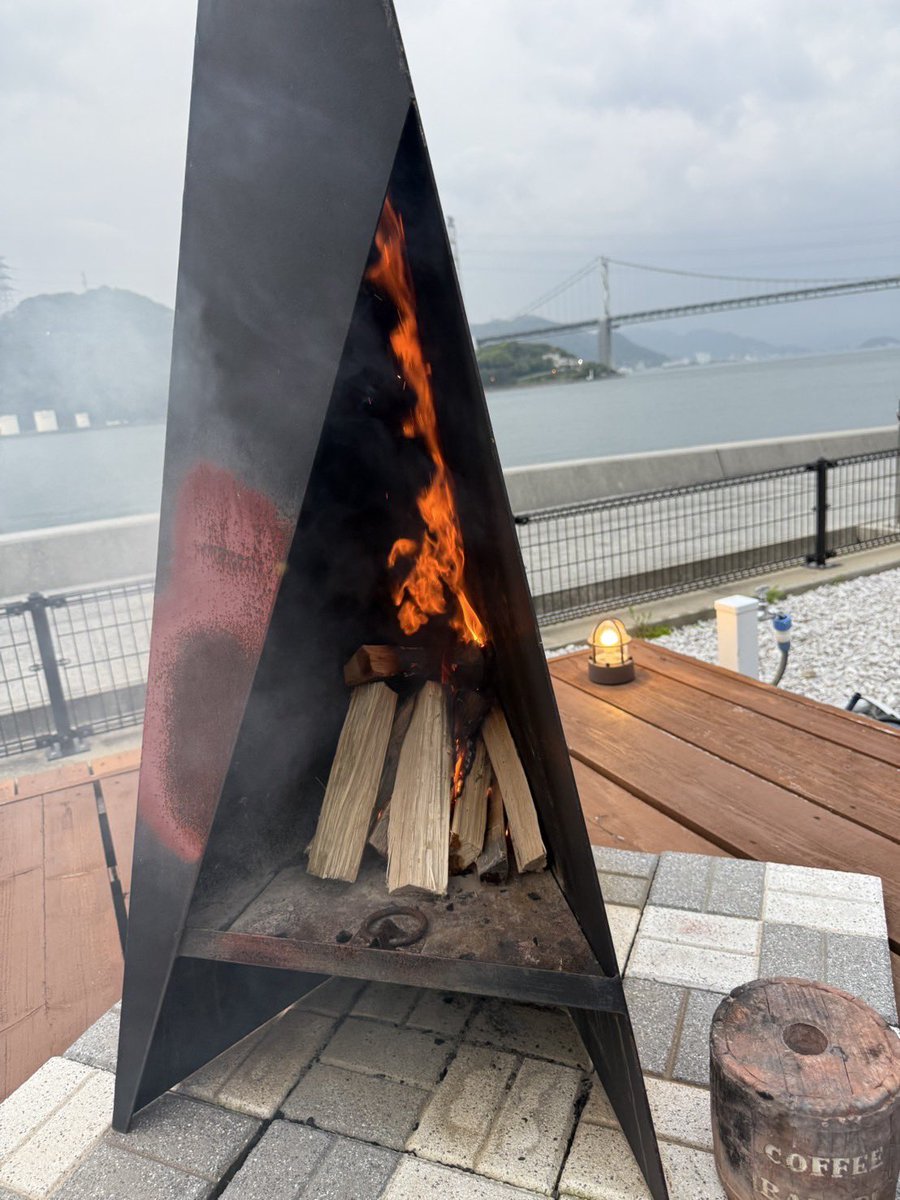 dai_dai_k's tweet photo. 波風も気持ちいい時期、ギターと一緒にトラベリング。料理も息抜き！

曲の着想もつかめた海風、
波音、歴史の舞台。

みなさんもよいバケーションを🍉 https://t.co/Lo1YghLi4K