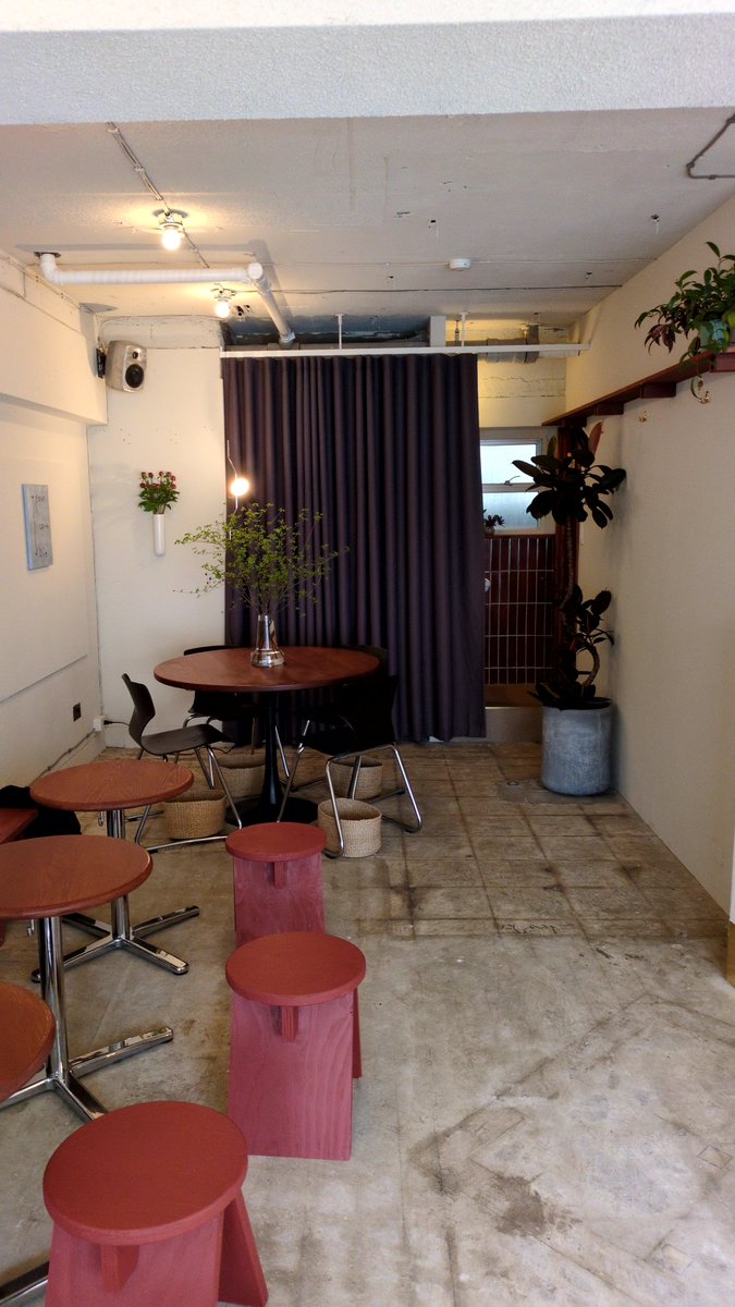 IgeVVbDdvhfX0s0's tweet image. 東急田園都市線｢三軒茶屋駅｣徒歩12分程の場所にある｢MOO｣へ。以前原宿にあったお店が4月25日に移転OPEN。店内は落ち着いた雰囲気でゆっくりできそうなお店です。駅からは少し歩きますがオススメのカフェです。
#三軒茶屋
#東京カフェ
#カフェ
#カフェ巡り