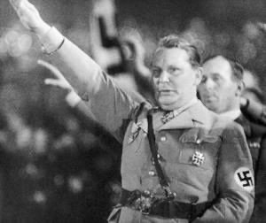 Le preguntan al nazi Göring sobre cómo llevar a un país a la guerra

“Eso es fácil. Solo tienes que decirles que están siendo atacados y denunciar a los pacifistas por falta de patriotismo, por exponer al país al peligro.
Funciona igual en cualquier país.»

Gustave Gilbert
1946