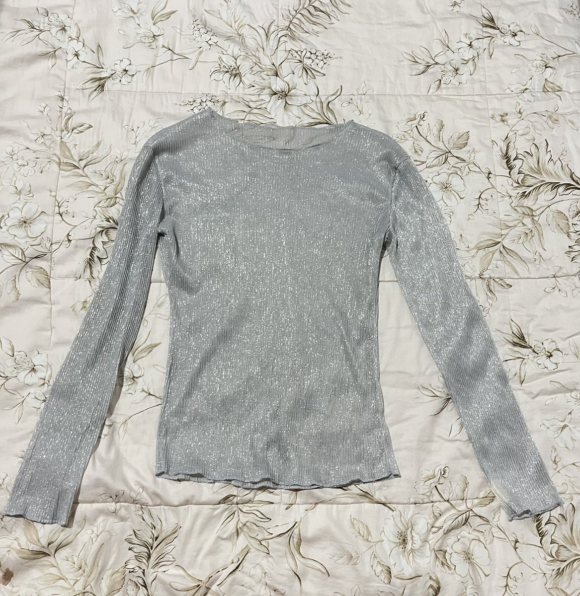 secondhandbymiw's tweet photo. ✿ แขนยาวผ้าบางกากเพรช

Price : 60฿ ⋆⑅˚₊　॰｡ཻ˚♡

Bust : 32-34

📍สินค้าเป็นมือสองอาจจะมีตำหนิบ้างเล็กน้อยขอคนเข้าใจและรับได้นะคะ
#งานแบรนด์ #ส่งต่อเสื้อผ้า #สายเดี่ยว #ครอป #แฟชั่น #ราคาถูก #โล้ะ���ู้ #เสื้อผ้ามือสอง #ปล่อยเสื้อ https://t.co/UmyCnn02a4