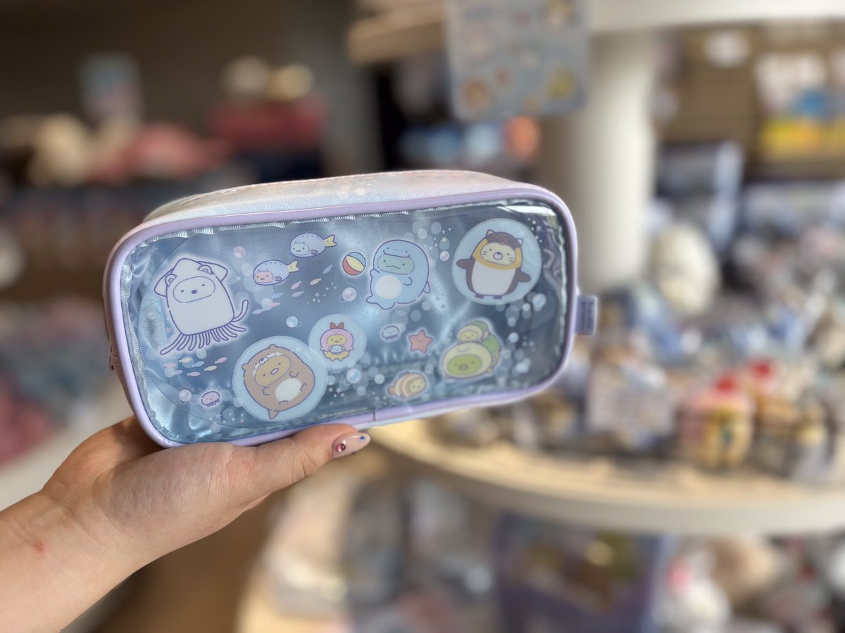 館内ショップでは現在、「#すみっコぐらしすいぞくかん 」デザインのグッズを販売中🥳
ぬいぐるみから文具などのアイテムが勢揃い✨
ぜひ、お手にとってご覧くださいね🥰
#上越市立水族博物館
#うみがたり