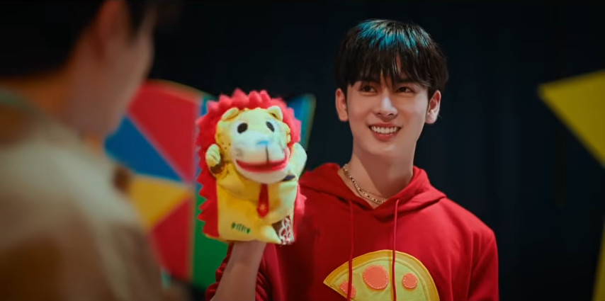 #LoveYouTeacherSeriesEP8...Just when everyone is thinking that Solar has been cured, he starts suffering from a panic attack after seeing a student with his father. He has some serious abandonment issues because of his parents, until they are solved, he wouldn't get better 😥😥