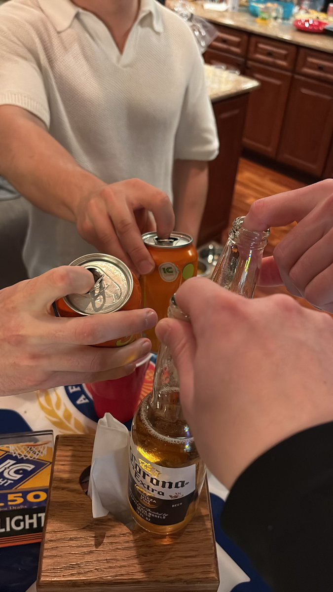 VodkaRedbull tweet media