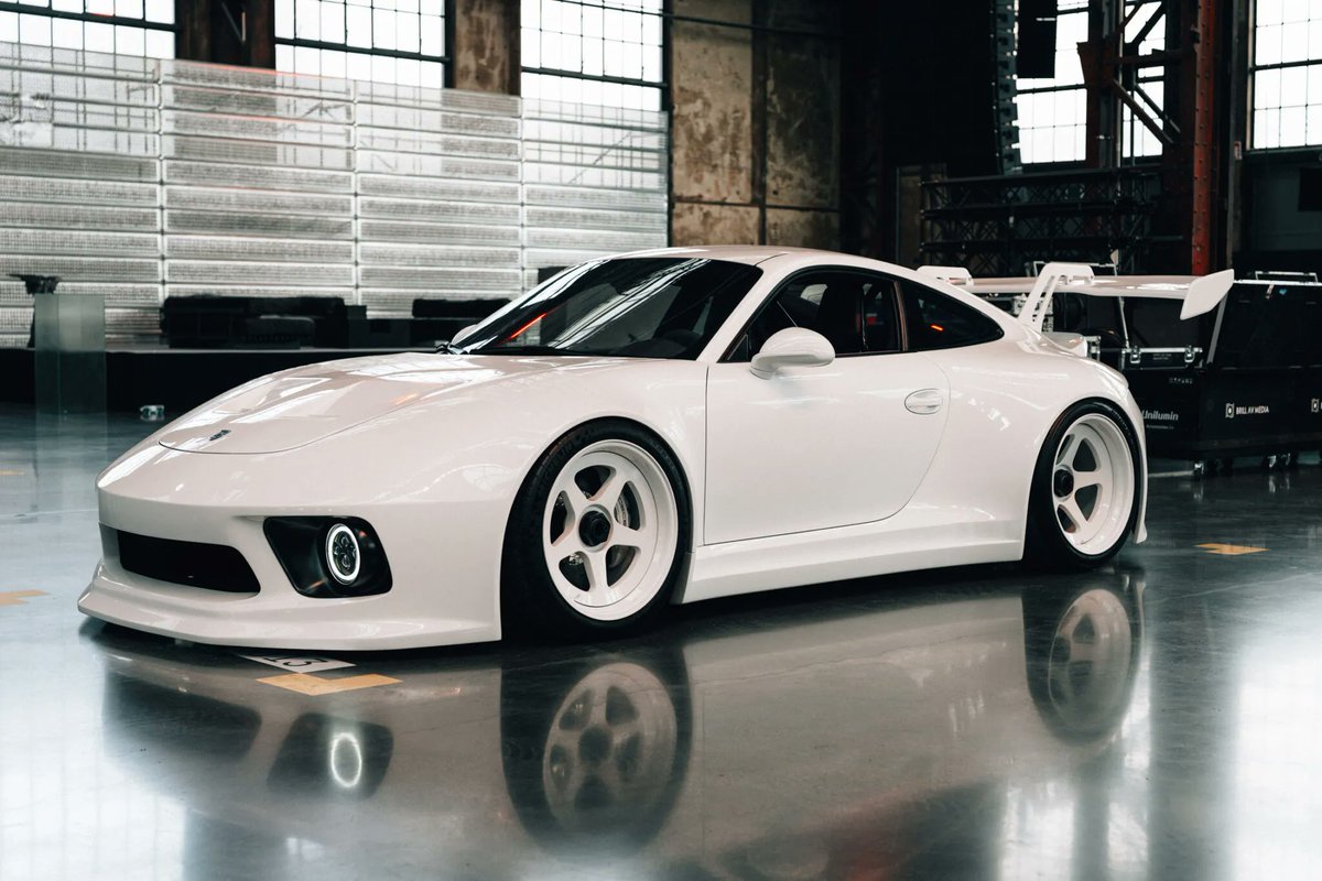 マコズ porsche tweet media