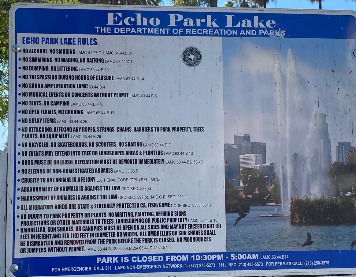 Hannah99baby's tweet image. There’s nothing quite like a sunny day in L.A.! Pedal boats gliding across the lake, a massive fountain soaring toward the azure sky, and the downtown skyline looming in the background... it’s simply magical! 📷
#Echo Park Lake #Have a lovely weekend
