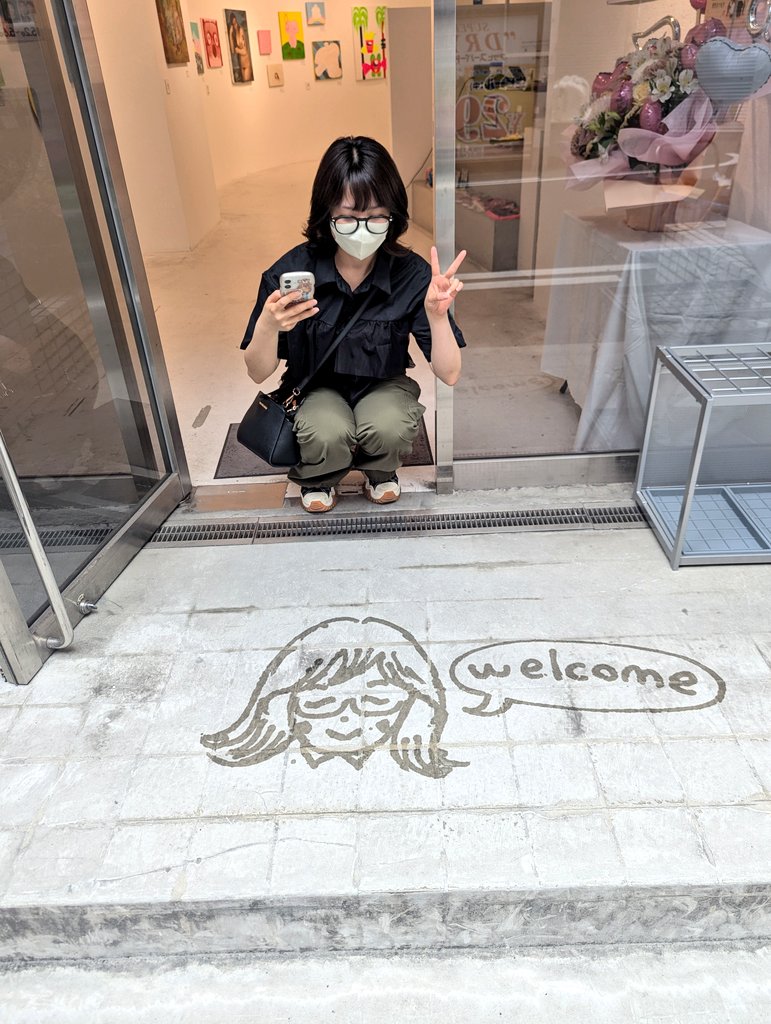 ④けせら様 似顔絵専用ページ☆ 明日11時〜展示会場で似顔絵やらせてもらうんですけど【地面に水で描く