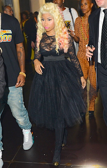 Nicki4orever's tweet image. The 2012 BET performance was a literal breakdown of "Neon Dominance"—the stage lights couldn't even compete with her! 🐝⚡️✨#BeezInTheTrap #Champion #Barbz "Face card lethal, performance style regal"—the 2012 stage glam was a visual masterclass in "Pop-Rap Perfection!" 💄🧼✨💖👑
