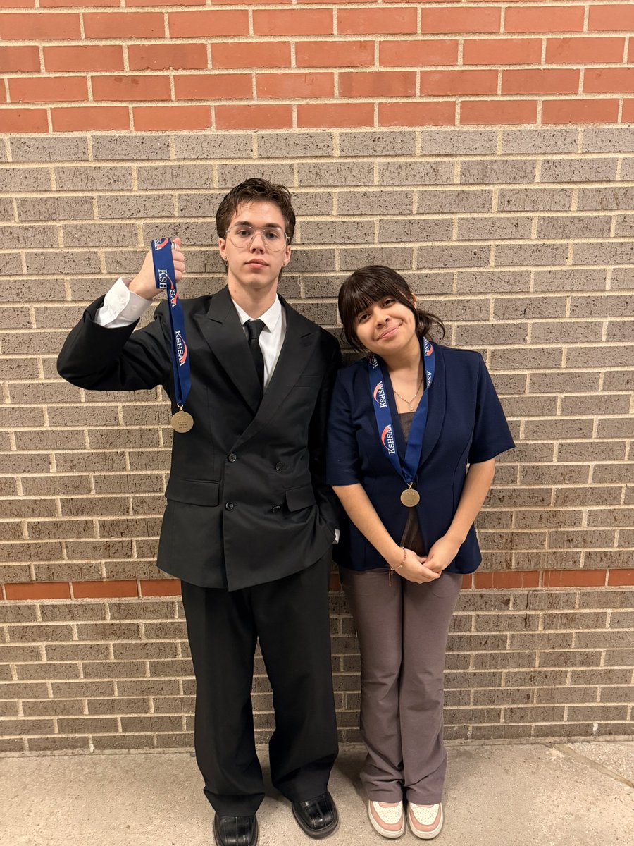 smsdebate's tweet photo. Huge shoutout: at State Forensics: senior Ashley Ardon Baltazar who brings home 3rd in Poetry, senior Artie Kincaid brings home 3rd in LD, &amp; Hayes McCracken who was a semi-finalist in HI, DI, &amp; Oration!!! #raiderdb8n4n6fam💛💚 https://t.co/Atbezoi1KZ