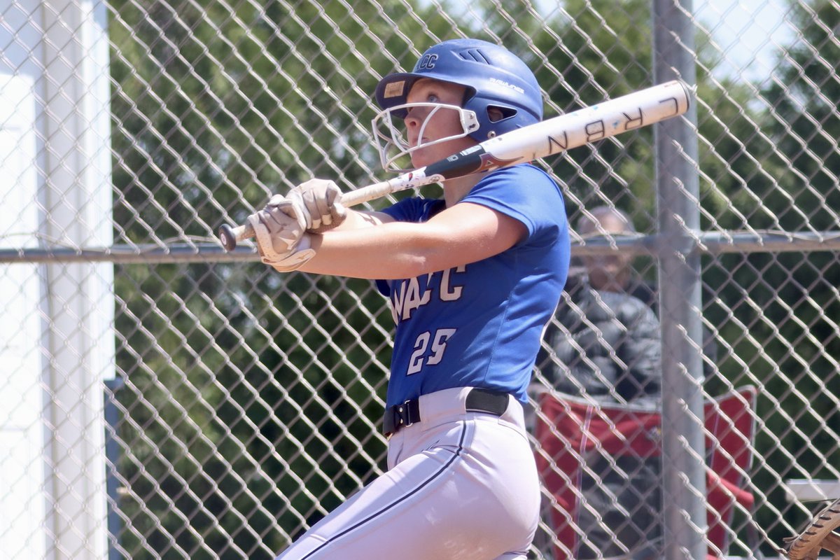 icaree__'s tweet photo. DMACC Softball Morgan Neuroth HR!
@MorganNeuroth @DMACCsoftball https://t.co/Z8lknE2WJZ