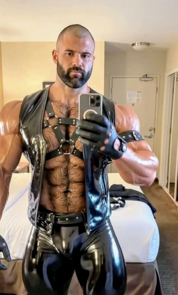 Leather fetish who likes men in leather.