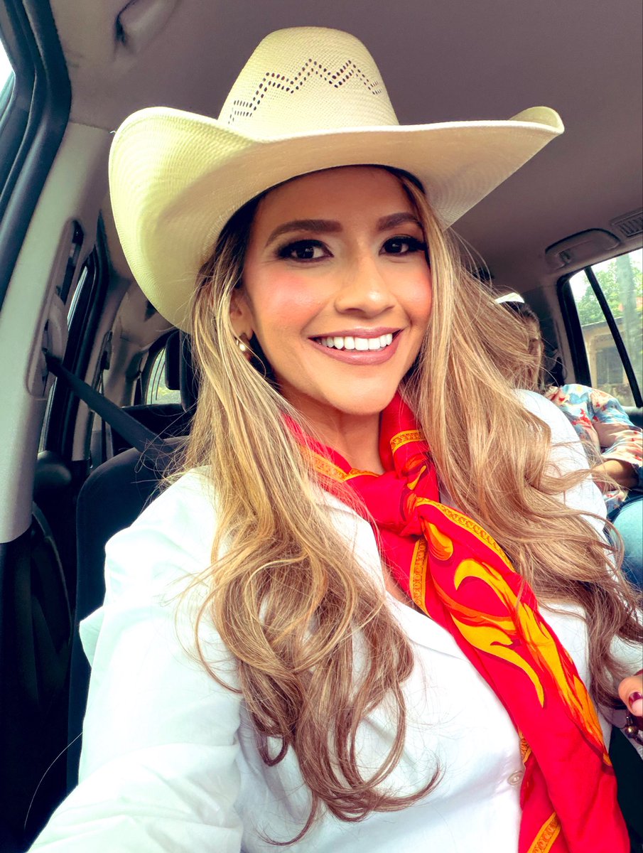 Naneth13's tweet image. ♥️🎡🎠💛 FIA 2026!!! #cabalgata #santeña