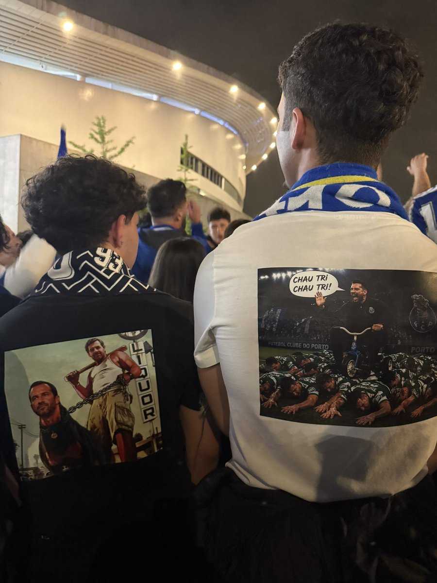 o downfall que nunca aconteceu, olhem onde está La Famiglia Portista… a festejar o 31!💙🤍