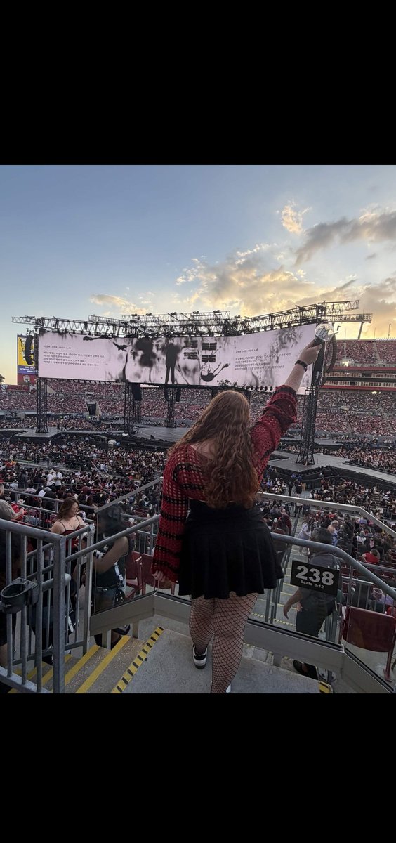 phoenix_arts2's tweet photo. Fr missing bts in tampa rn... https://t.co/Dz1jYjgiM5