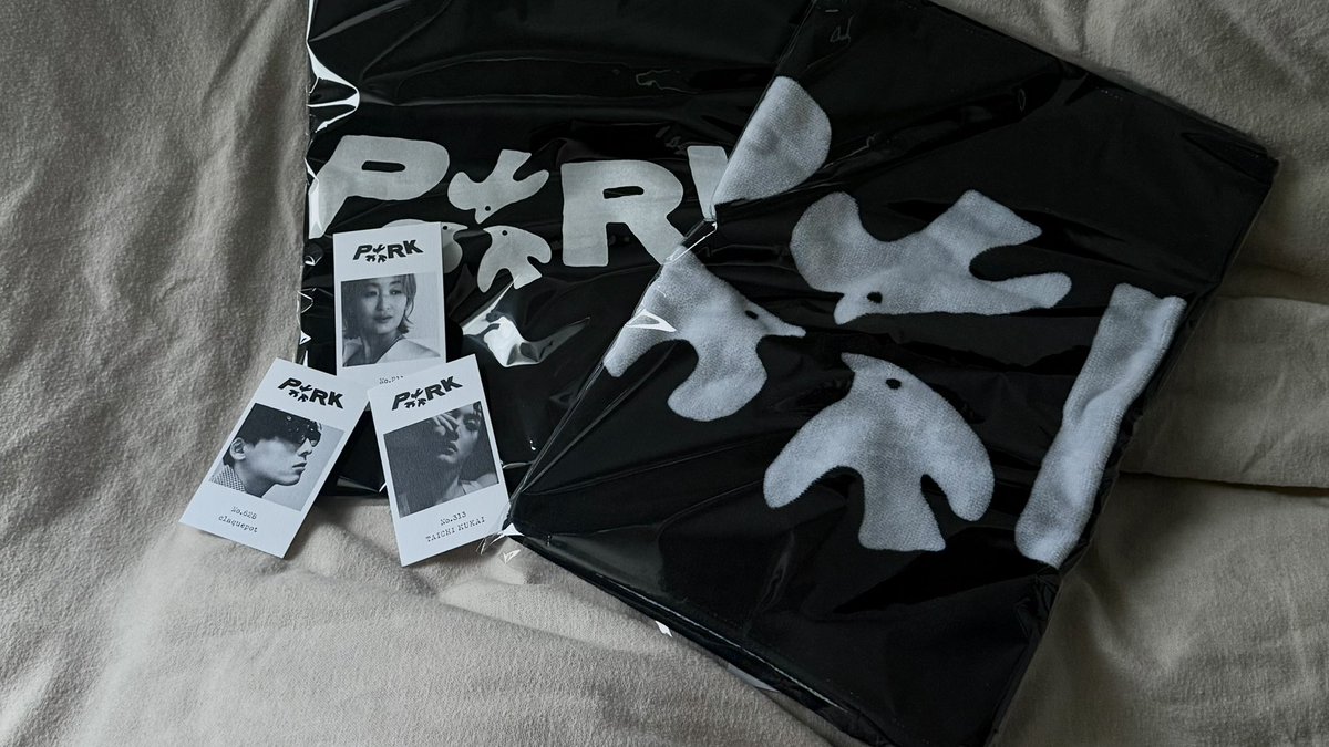 Da_iCE_15's tweet image. 🕊️| #PARK

PARKグッズ届きました！
あと5日！！

発表された日からずっと、
本当に本当に！楽しみにしてました

大好きな人たち全員に会える日！
体調には気をつけて美味しいもの食べて
寝れる時に寝てくださいね、

いつもありがとうございます
大好きだよー！！

🔽