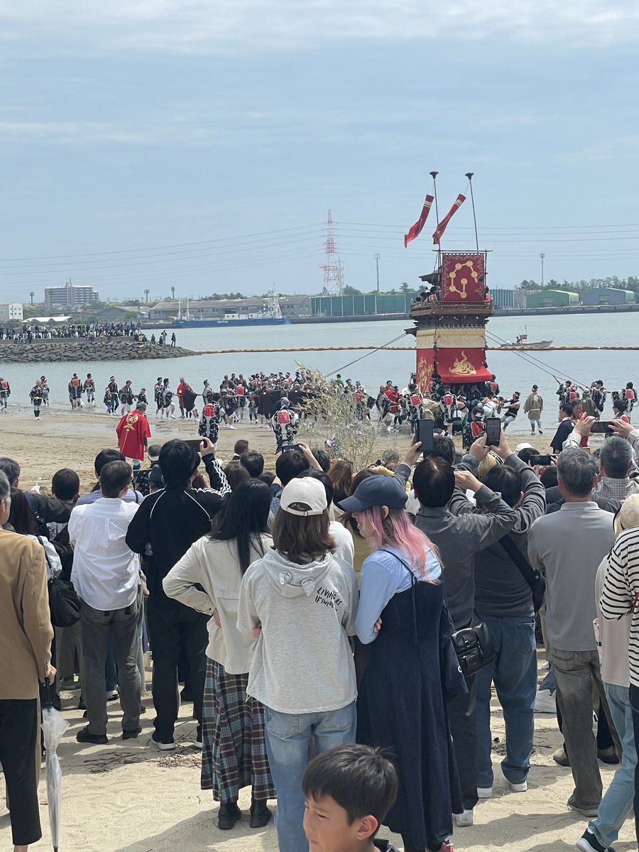 Htt1143's tweet photo. 山車が海に入るんです。

#亀崎潮干祭 https://t.co/UuP0bJhlhm