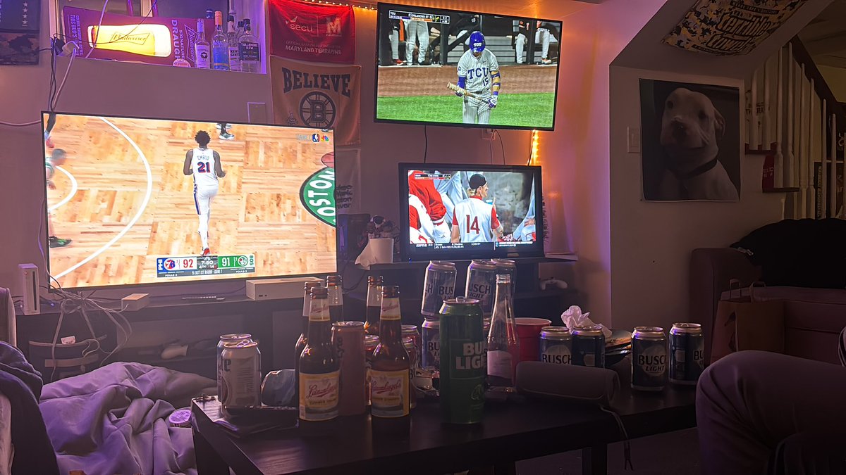 feelingniceyy's tweet photo. Gonna miss college. This is not real life. #Game7 #Attacktheday #Howsyamuff #beer https://t.co/UJjDMFmVgS