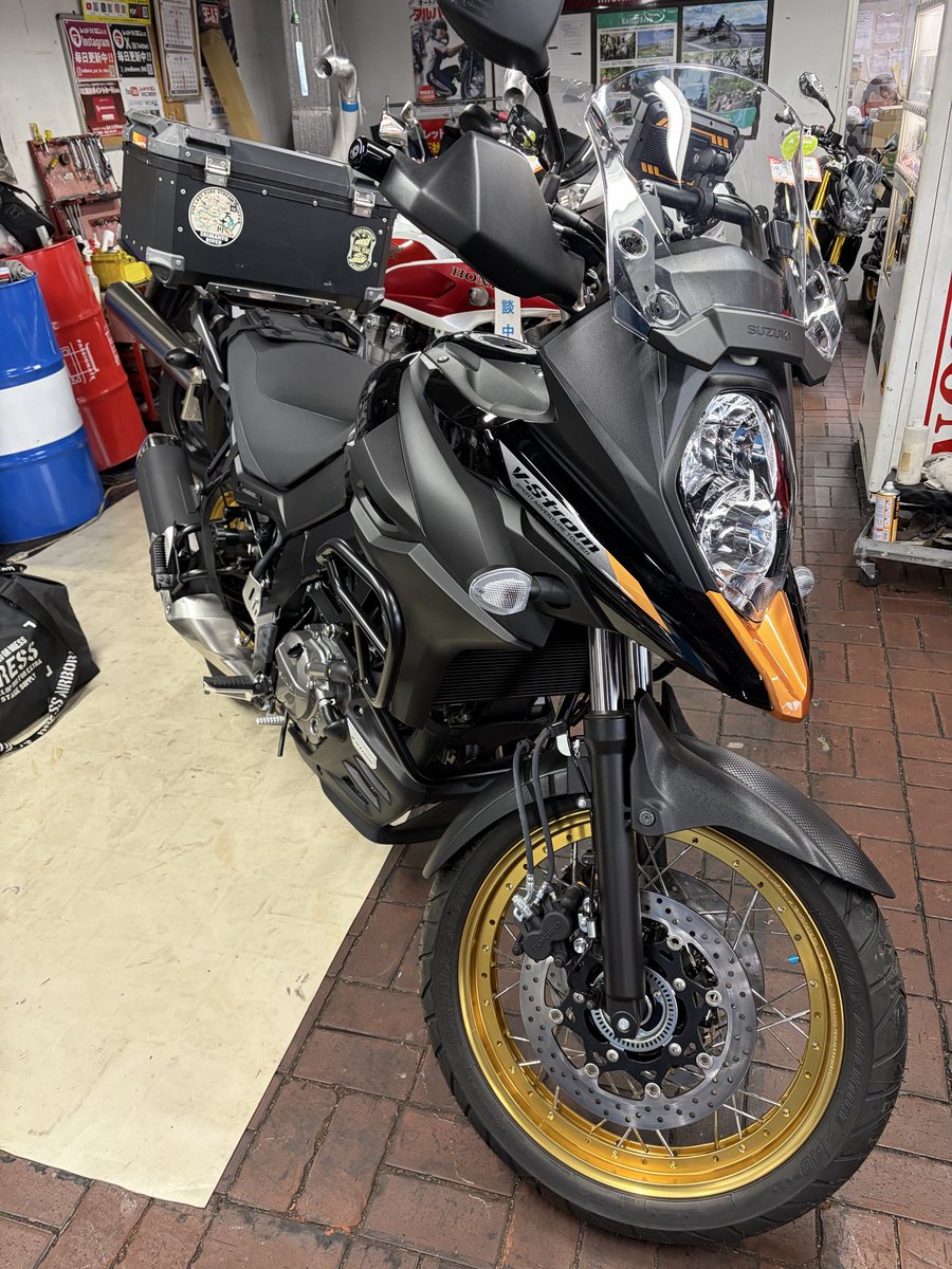 Yellownavigator's tweet image. 長らくお待たせしました！
Vstrom650XT納車されました！
とりあえず、愛知まで慣らし運転です！

#納車　#Vstrom650