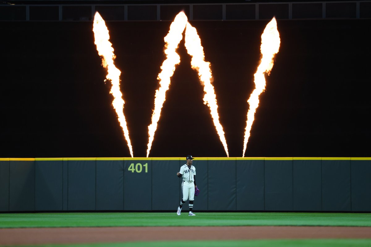 MLB Camera Roll tweet media