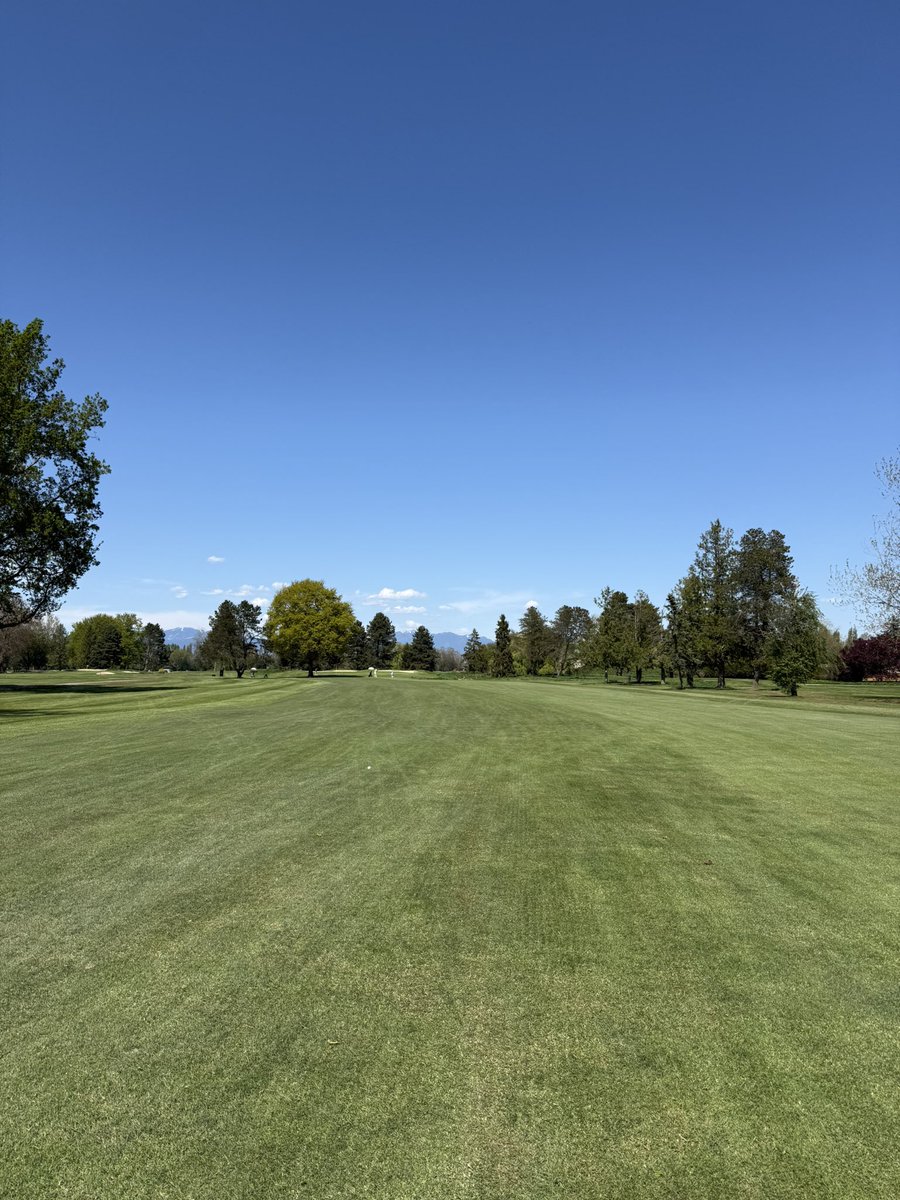 LynneNakashima's tweet photo. Workout to Conquer Cancer Day 2!
Go Active Ingredients team!
18 holes of golf (12.9 km walking) today!
We’re supporting @bccancerfdn ! To donate:
https://t.co/gsNJio2P0j
@WorkoutBC #WorkoutBC #WhyIWorkout https://t.co/KXJ3iUHxxd