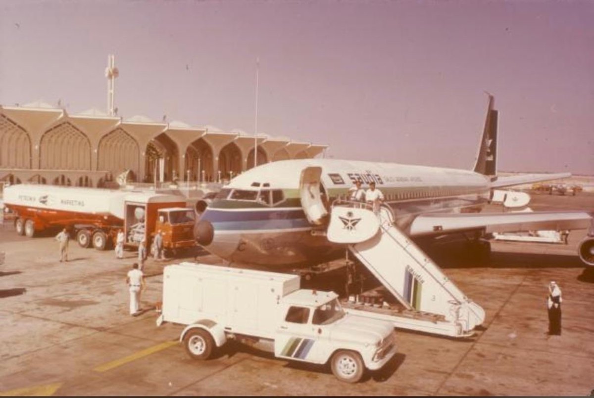 khobar_history's tweet photo. "
مطار الـظـهـران في الثمانينيات الميلادية✈️♥️! https://t.co/xocvsptqJb