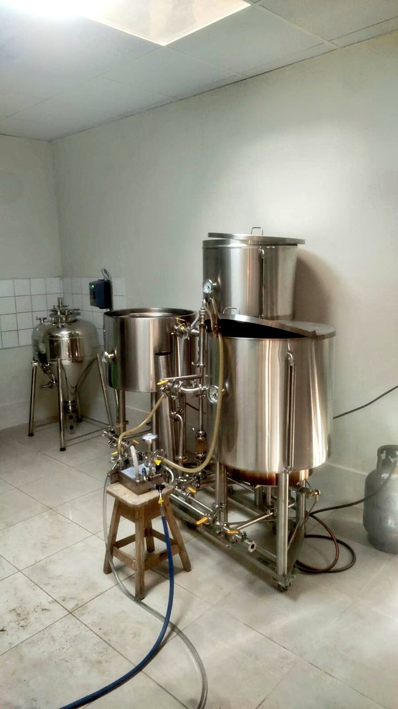 HomebrewerPeru's tweet image. Nos fuimos hasta Huánuco para la puesta en marcha de una Minibrew 100 🍺🔥
Instalamos el sistema completo con chiller y BrewBuilt de 100L, dejando todo listo para empezar a producir desde el día uno.🇵🇪🚀

#CervezaArtesanal #Brewing #Huanuco #CraftBeer