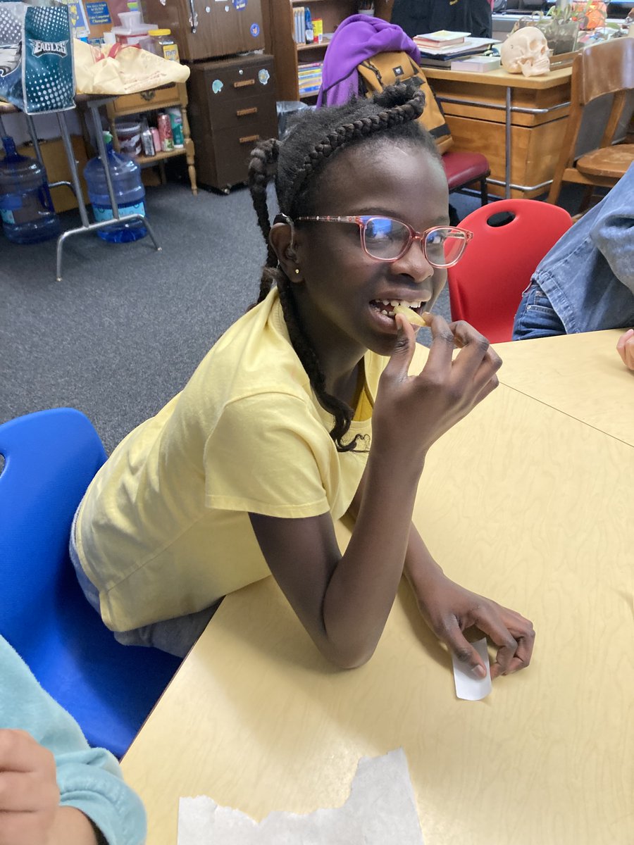 KatzenbachNJSD's tweet image. Students got a hands-on taste of something new in Health class —trying sugar cane! 🌱 Learning where our food comes from and exploring natural sources of sweetness made for a fun and memorable experience.

#HealthClass #HandsOnLearning #katzenbachschool