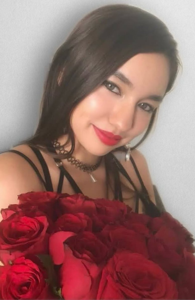 RoxxanaLovely's tweet image. Subtle but significant 😍#selfie #latina #brunette #explorepage #facecard