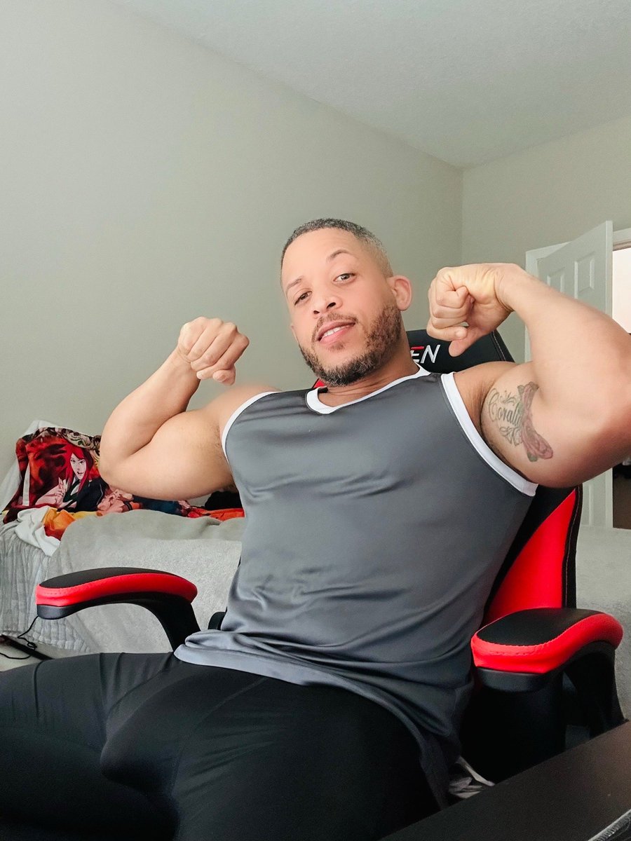 Sexyleo25 tweet media