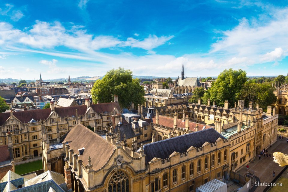 euro_tour's tweet image. 🇬🇧由緒ある大学を擁する学生の街【オックスフォード✨】（Mapple）　オックスフォード大学が街の中核。カレッジや教会など、歴史的建造物が建ち並ぶ街並みは、「夢見る尖塔の都市」と称される。 #オックスフォード #Oxford
👉mapple.net/global/article…
➡英国のホテル：euro-tour.co.jp/luxury-hotel/u…