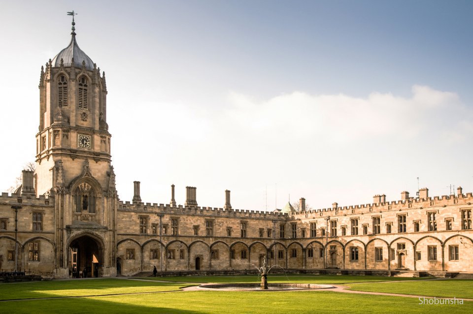 euro_tour's tweet image. 🇬🇧由緒ある大学を擁する学生の街【オックスフォード✨】（Mapple）　オックスフォード大学が街の中核。カレッジや教会など、歴史的建造物が建ち並ぶ街並みは、「夢見る尖塔の都市」と称される。 #オックスフォード #Oxford
👉mapple.net/global/article…
➡英国のホテル：euro-tour.co.jp/luxury-hotel/u…