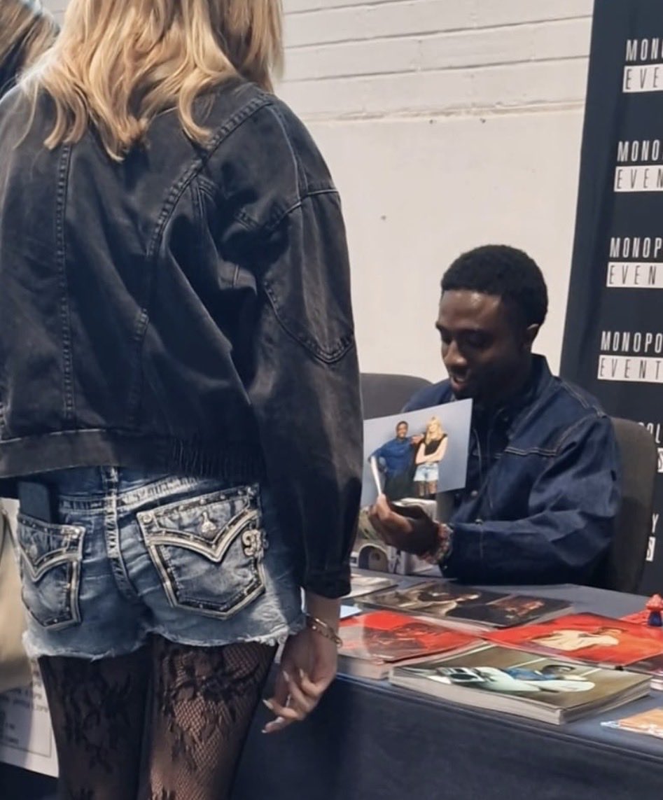 mckennagrces's tweet image. GUYS? What is my life! #calebmclaughlin #amybethmcnulty #strangerthings #lucassinclair #aliciasilverstone