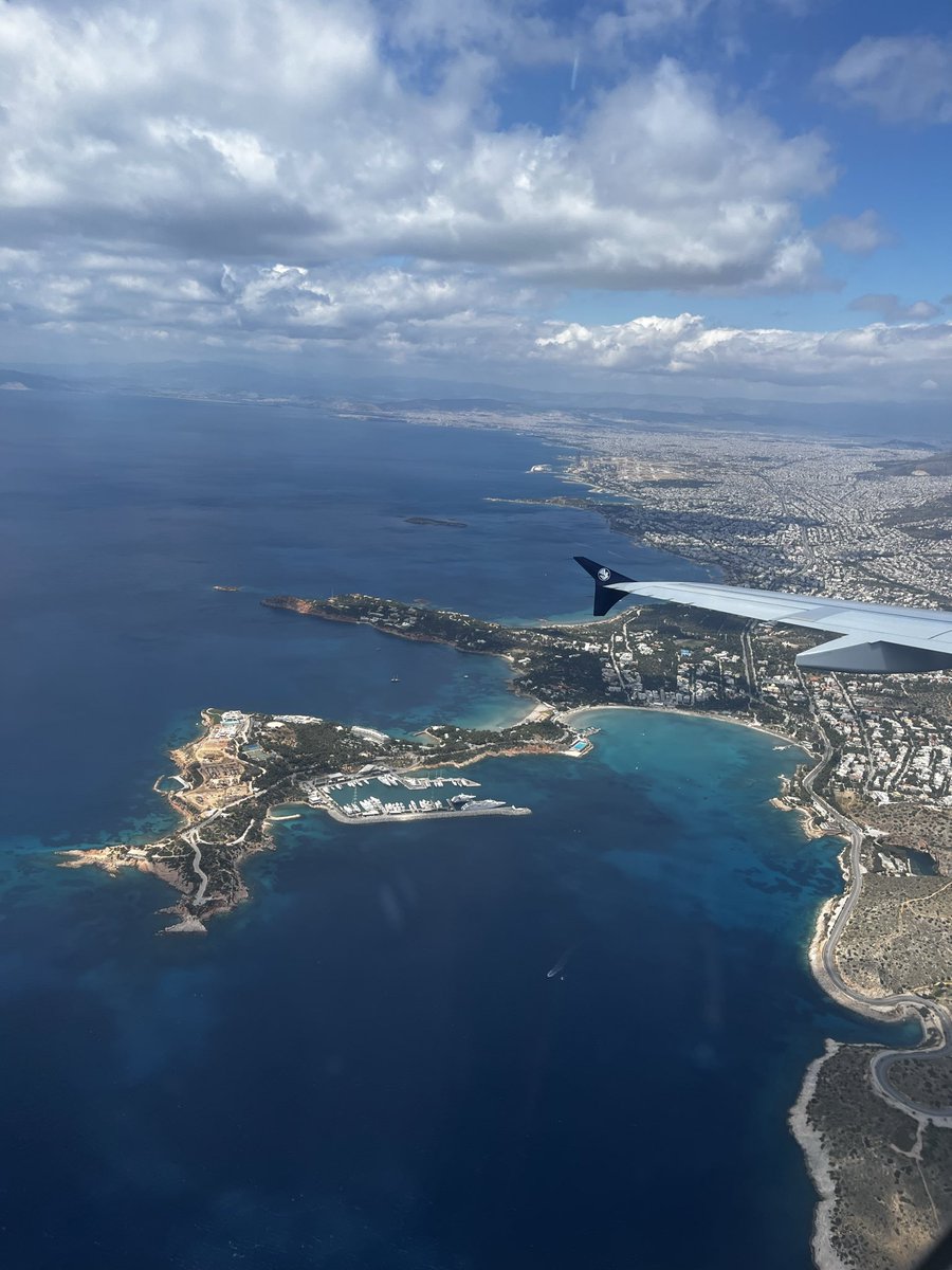 cestTania's tweet photo. Partir en exil ✈️ https://t.co/Pvx7uDV5Zs