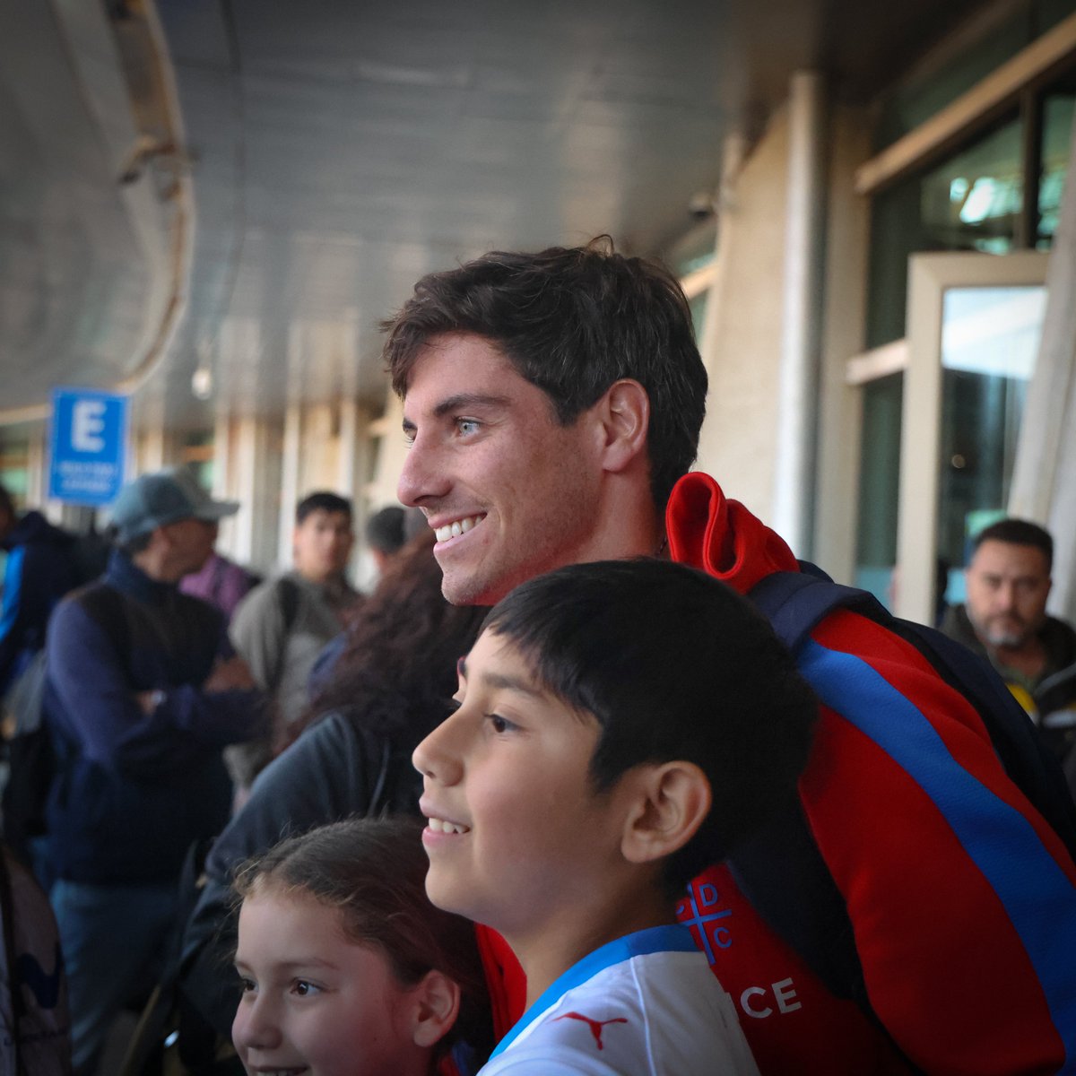 Cruzados's tweet photo. En Conce 🤍💙

Recibiendo el cariño de la gente 🫂, #LosCruzados ya están en la región del Biobío 🫶

¡Este domingo con todo, muchachos! ✊ https://t.co/pWEVWfyaT9