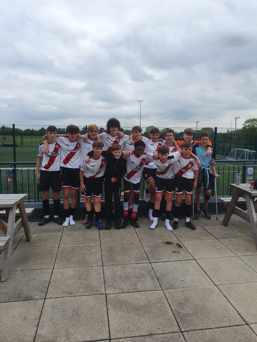 MarkCar75475017's tweet photo. League winners what a season these lads have had not much jumping about from the lid today though.
#riverjuniorsu14s https://t.co/W6FFqqJW8Q