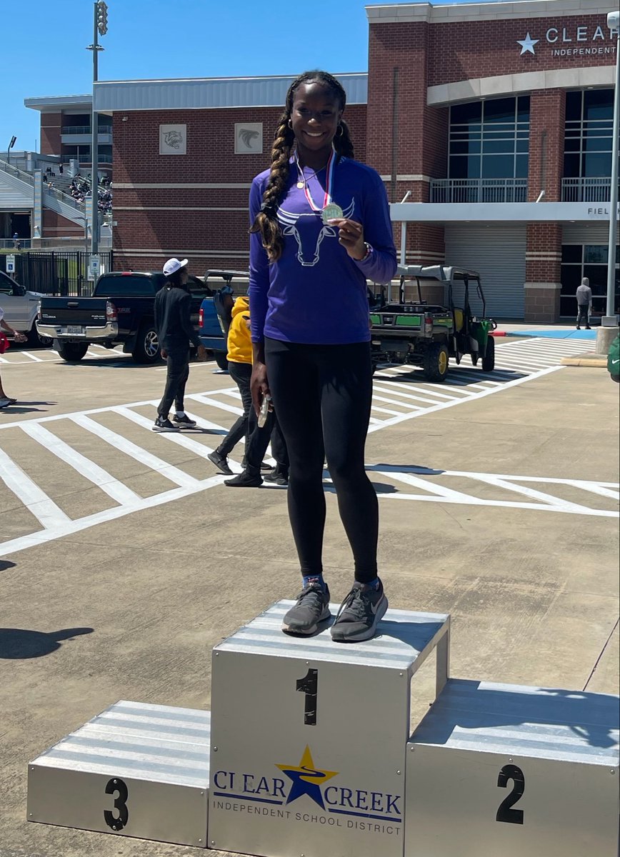 MortonRanchGirlsTrack-Coach Melissa Hoffmann tweet media