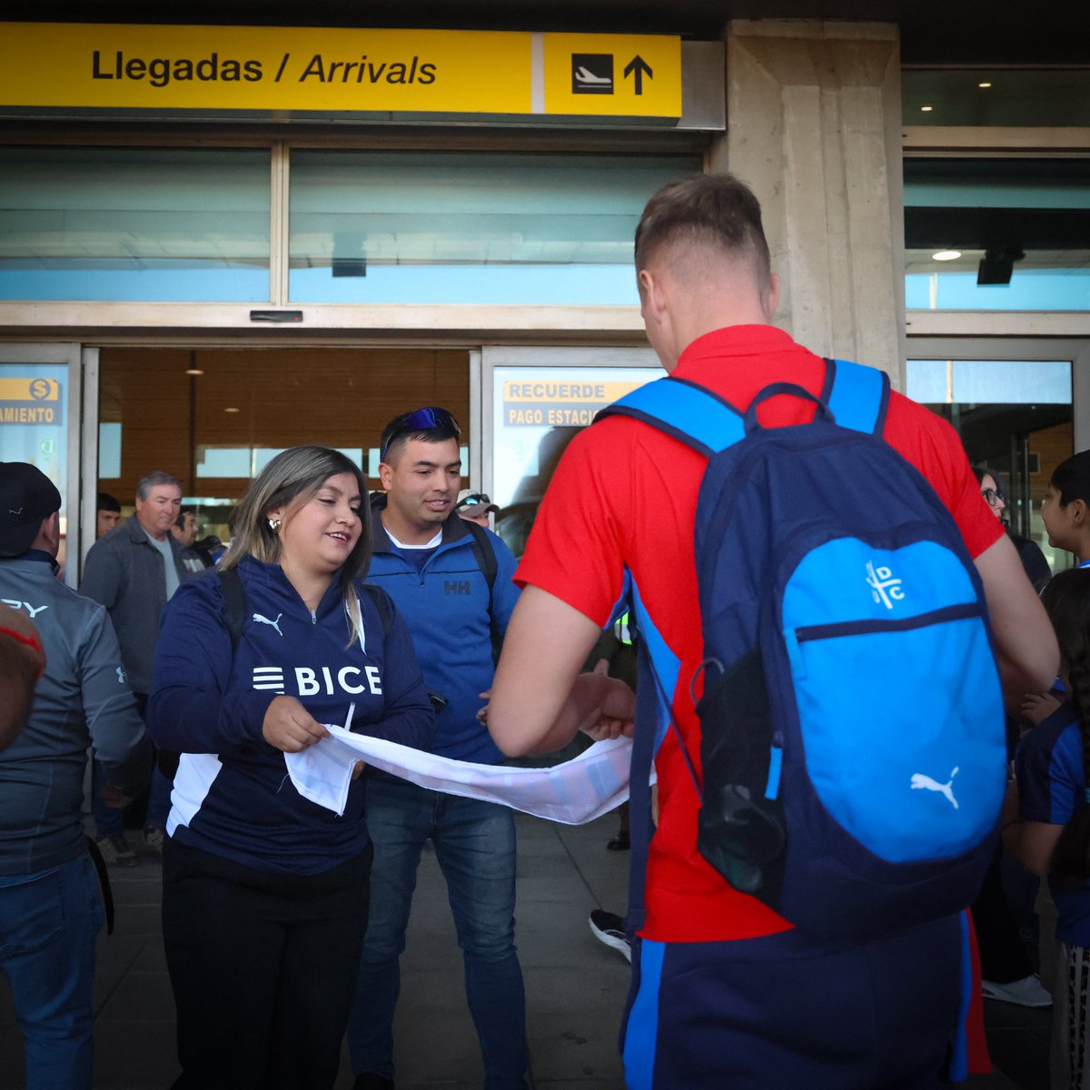 Cruzados's tweet photo. En Conce 🤍💙

Recibiendo el cariño de la gente 🫂, #LosCruzados ya están en la región del Biobío 🫶

¡Este domingo con todo, muchachos! ✊ https://t.co/pWEVWfyaT9