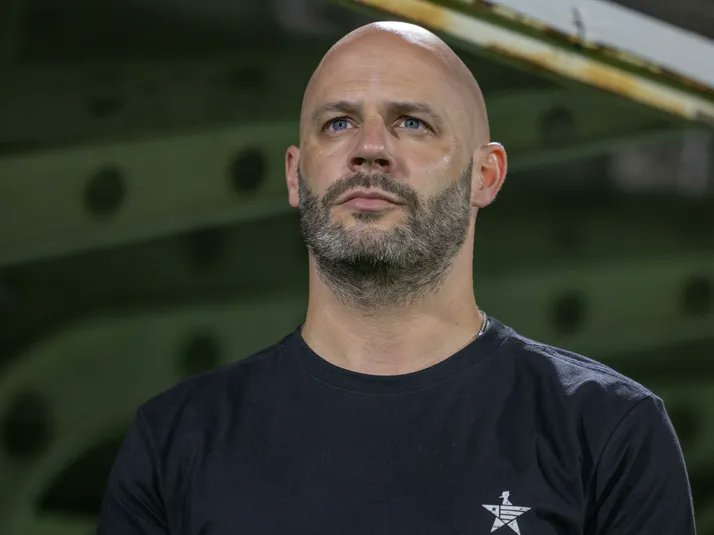 MuseuBFR's tweet photo. Jogando como mandante, Franclim Carvalho enfrentou Caracas, Coritiba, Inter e Remo.

Não venceu NENHUM deles. 

Que porra de trabalho maravilhoso é esse que inventaram? https://t.co/SWh1N3Ishr