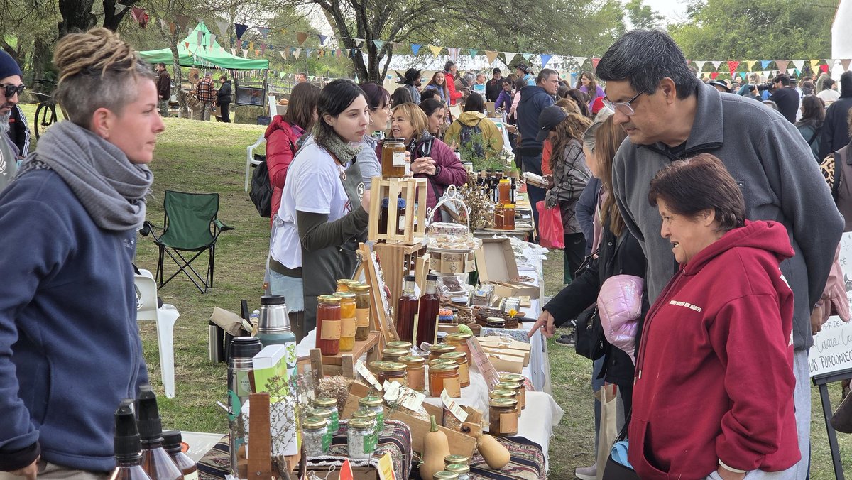 nicolasluque's tweet photo. Hermosa Feria Saberes y Sabores en Sinsacate. Más de 35 productores y artesanos del Norte de Córdoba mostraron lo que hacen. https://t.co/fNyZBD2QuK